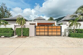 3BR Villa Pool Near Top Beaches V229