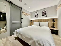 N2 Hotel