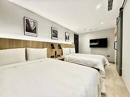 N2 Hotel