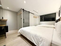 N2 Hotel