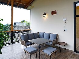 The Lakemont Villa