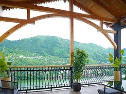 The Lakemont Villa