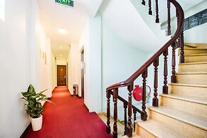 Bay Luxury Chariot Hotel
