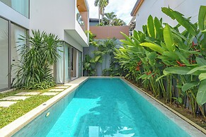 Near Beach & Famous Boat Ave V217