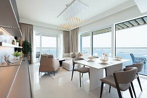 KeyRock - Grand Bleu Apt with Palm View