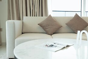 KeyRock - Grand Bleu Apt with Palm View