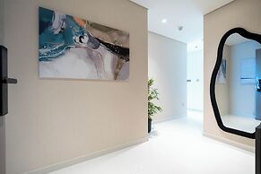 KeyRock - Grand Bleu Apt with Palm View