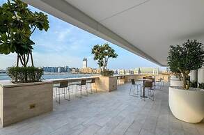 KeyRock - Grand Bleu Apt with Palm View