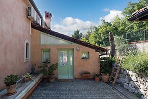 Tiny House With Private Pool Kostrena