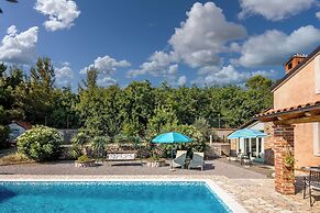 Tiny House With Private Pool Kostrena
