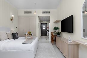Maison Privee - Stylish Studio w/ Top Facilities in Damac Hills
