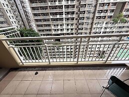 Aesthetic Cozy Apartment Condo With Pool Balcony & Deck
