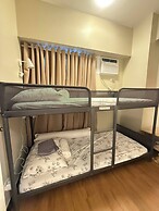 Aesthetic Cozy Apartment Condo With Pool Balcony & Deck