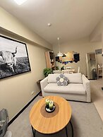 Aesthetic Cozy Apartment Condo With Pool Balcony & Deck