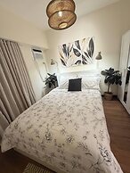 Cozy Modern Apartment Condo Unit