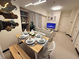 Cozy Modern Apartment Condo Unit