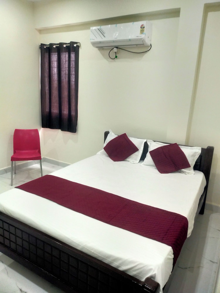SRI NAVANEETHA KRISHNA MAHAL & RESIDENCY