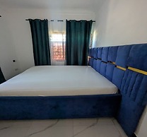 Malaika White House Apartment & Spa