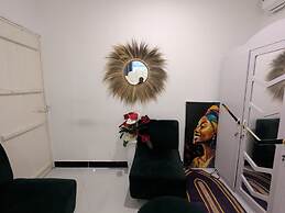 Malaika White House Apartment & Spa