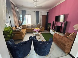 Malaika White House Apartment & Spa