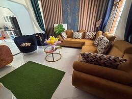 Malaika White House Apartment & Spa