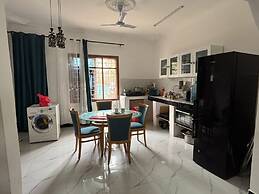 Malaika White House Apartment & Spa