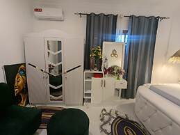 Malaika White House Apartment & Spa
