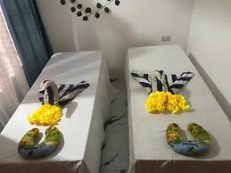 Malaika White House Apartment & Spa