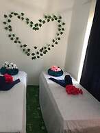 Malaika White House Apartment & Spa