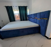 Malaika White House Apartment & Spa