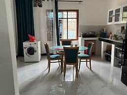 Malaika White House Apartment & Spa