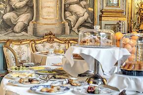 Palazzo Doria Suites