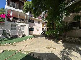 Cozy Studio Apartment 2 min to the Beach, Rooftop