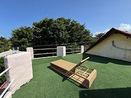 Cozy Studio Apartment 2 min to the Beach, Rooftop