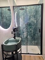 Nicole Suite