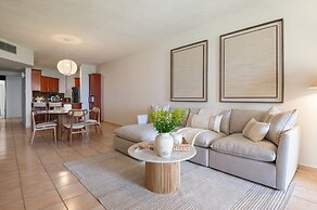 Beachfront Paradise 2BR Crescent Beach Seaside