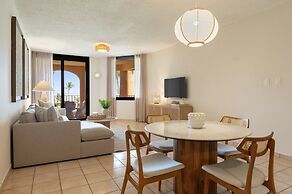 Beachfront Paradise 2BR Crescent Beach Seaside