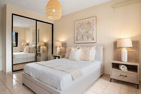 Beachfront Paradise 2BR Crescent Beach Seaside