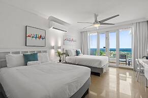 Cozy Oceanfront Getaway Balcony Sea View