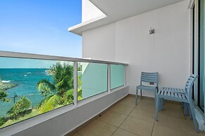 Cozy Oceanfront Getaway Balcony Sea View