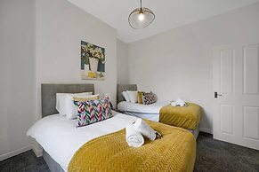 Central Chic - Huge Home - Free Wifi