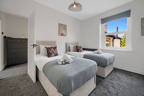 Central Chic - Huge Home - Free Wifi