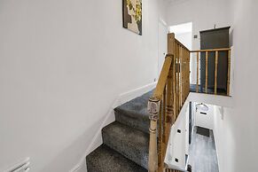 Central Chic - Huge Home - Free Wifi