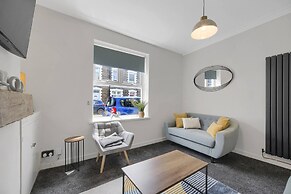 Central Chic - Huge Home - Free Wifi