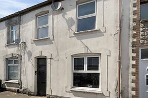 Central Chic - Huge Home - Free Wifi