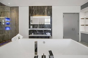 Chic Luxury - Central - Beach Access - Wind