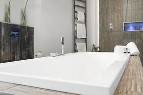 Chic Luxury - Central - Beach Access - Wind