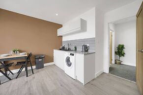Stylish Modern Apartment - Free Parking - W