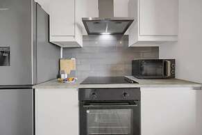 Stylish Modern Apartment - Free Parking - W