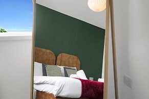 Stylish Modern Apartment - Free Parking - W